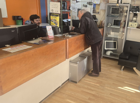 Technician providing IT support in Oxford at Oxford Laptop Repairs